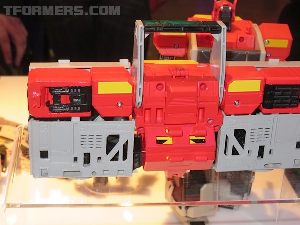 NYCC 2015   Transformers Combiner Wars Galvatron, Skullcruncher, Blaster, More  (75 of 80)